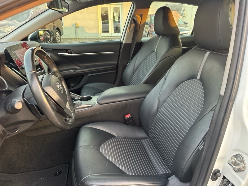 Toyota Camry SE 2021