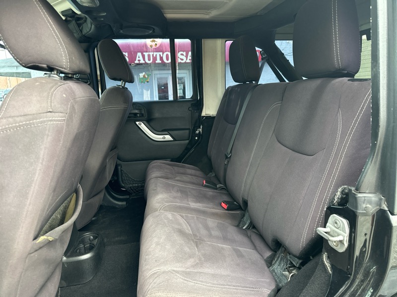 Jeep Wrangler Unlimited Sahara 4WD 2013