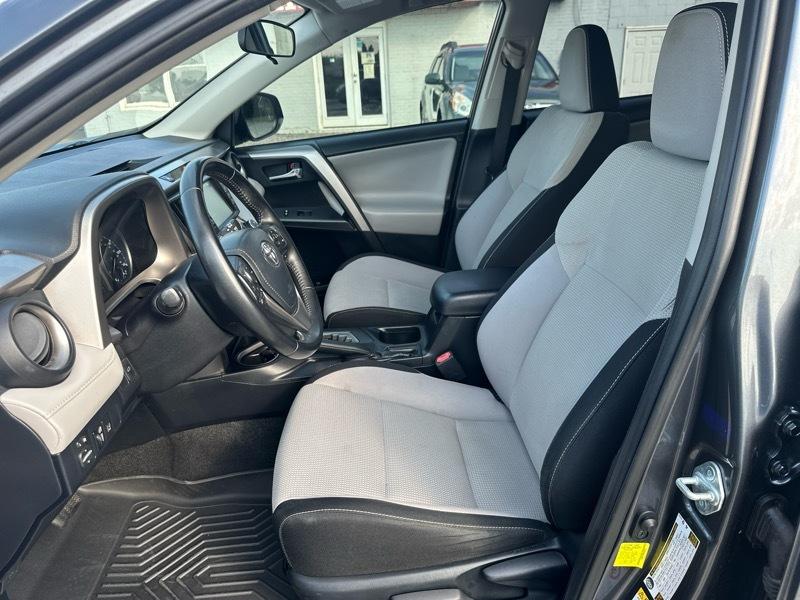 Toyota RAV4 XLE FWD 2017