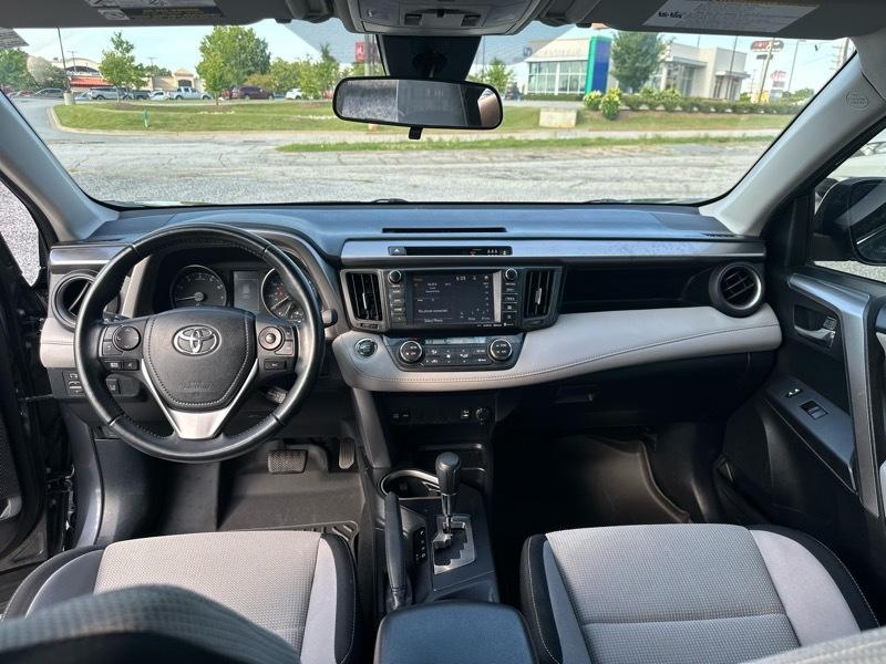 Toyota RAV4 XLE FWD 2017