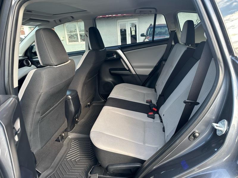 Toyota RAV4 XLE FWD 2017