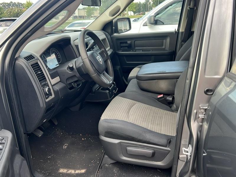 RAM 1500 2WD Quad Cab 140.5" ST 2011