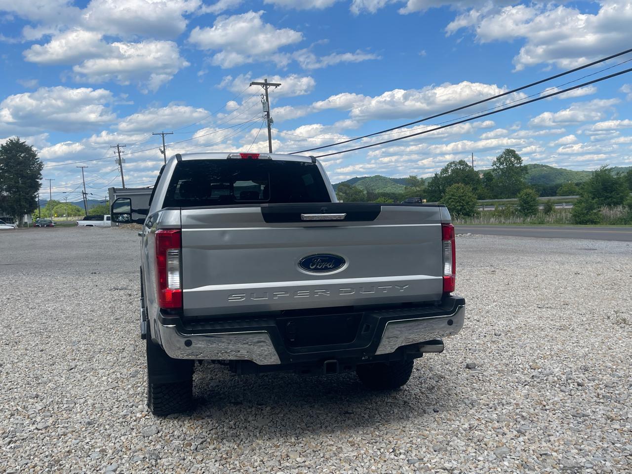Ford F-250 SD XLT Crew Cab Short Bed 4WD 2017