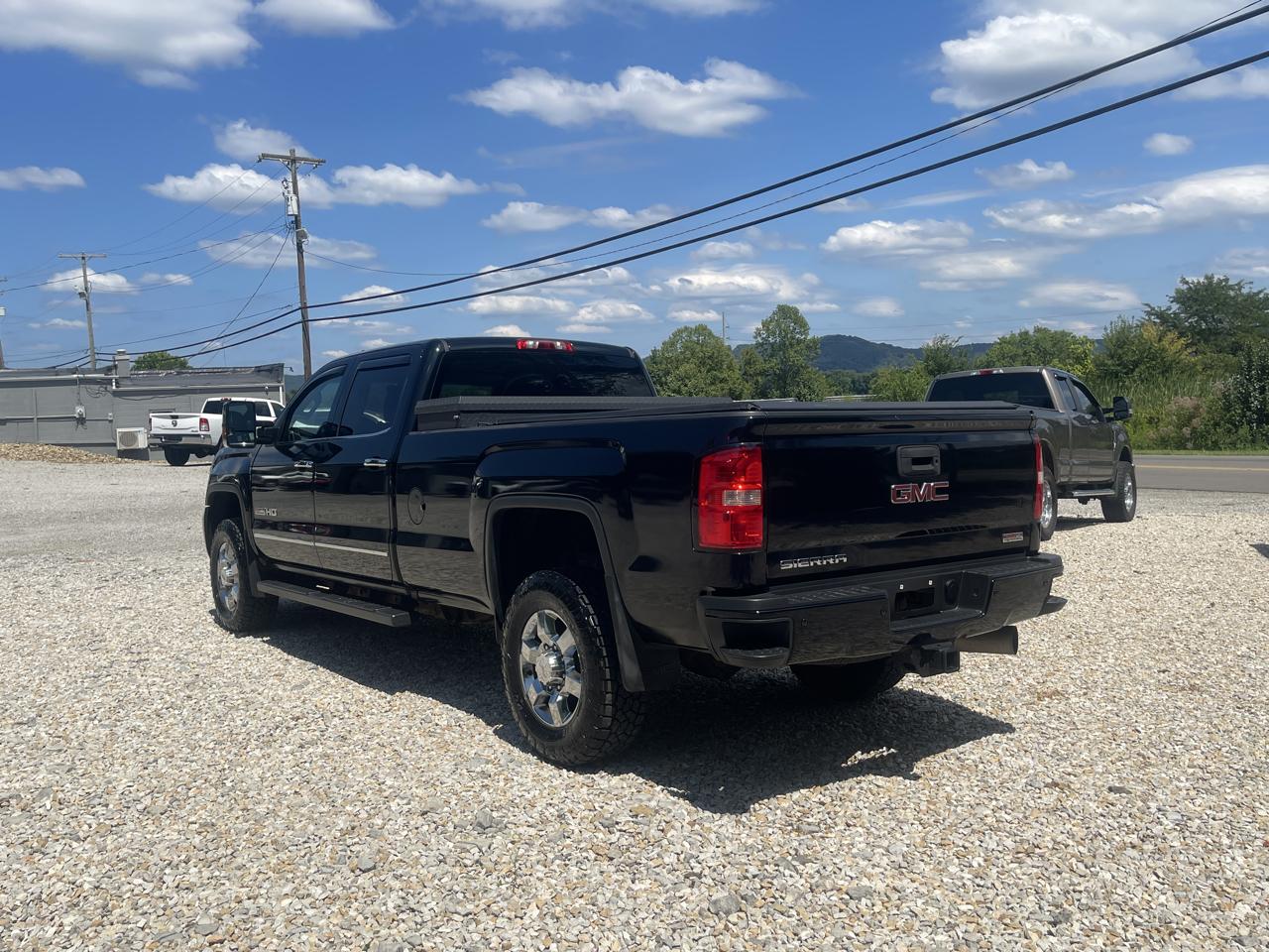 GMC Sierra 2500HD SLT Crew Cab 4WD 2017