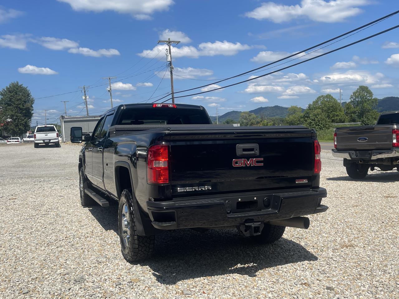 GMC Sierra 2500HD SLT Crew Cab 4WD 2017