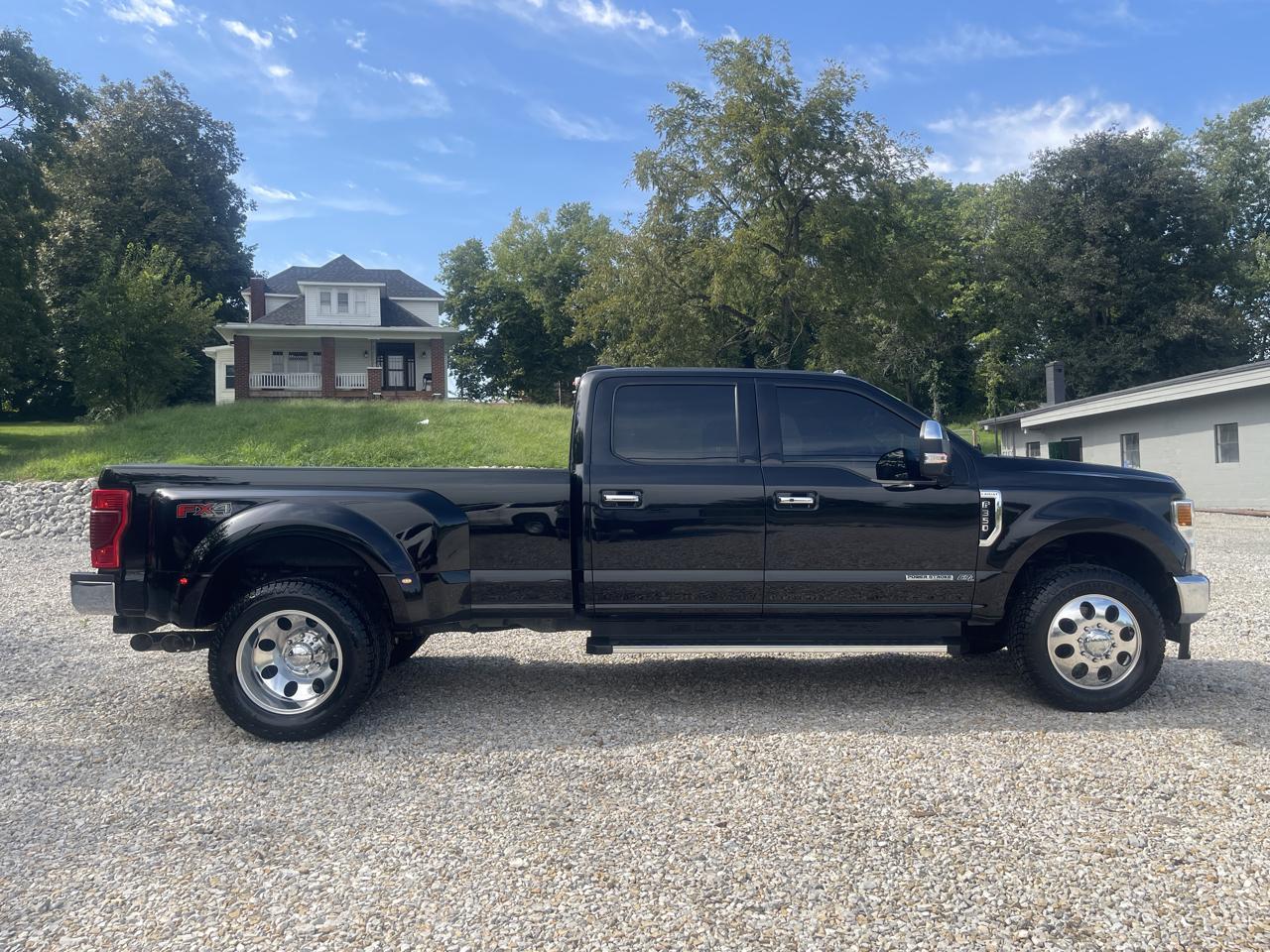 Ford F-350 SD Lariat Crew Cab Long Bed 4WD DRW 2022