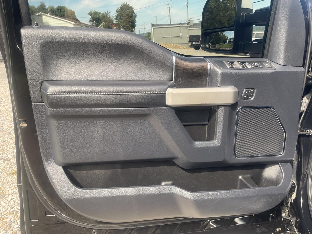 Ford F-350 SD Lariat Crew Cab Long Bed 4WD DRW 2022