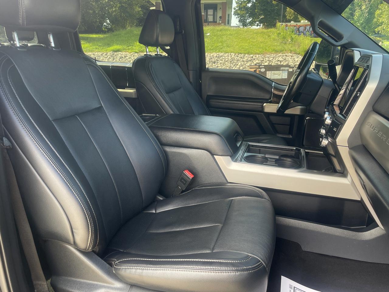 Ford F-350 SD Lariat Crew Cab Long Bed 4WD DRW 2022