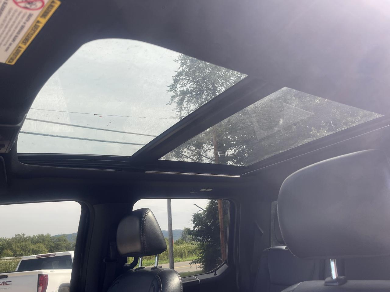 Ford F-350 SD Lariat Crew Cab Long Bed 4WD DRW 2022