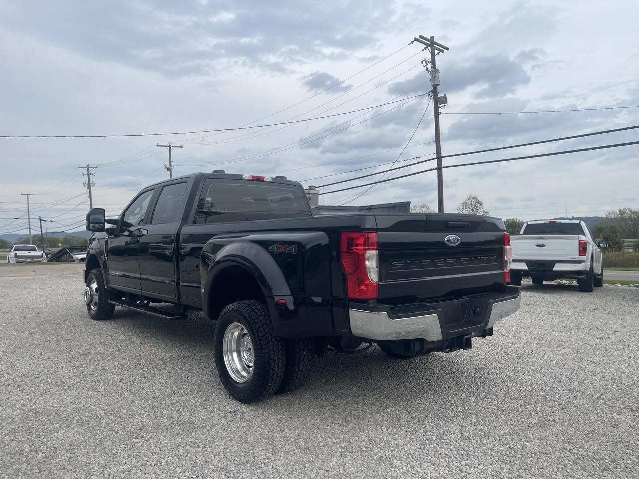 Ford F-350 SD XL Crew Cab Long Bed DRW 4WD 2022