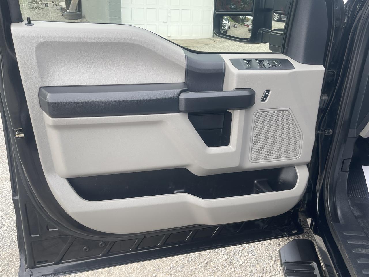 Ford F-350 SD XL Crew Cab Long Bed DRW 4WD 2022