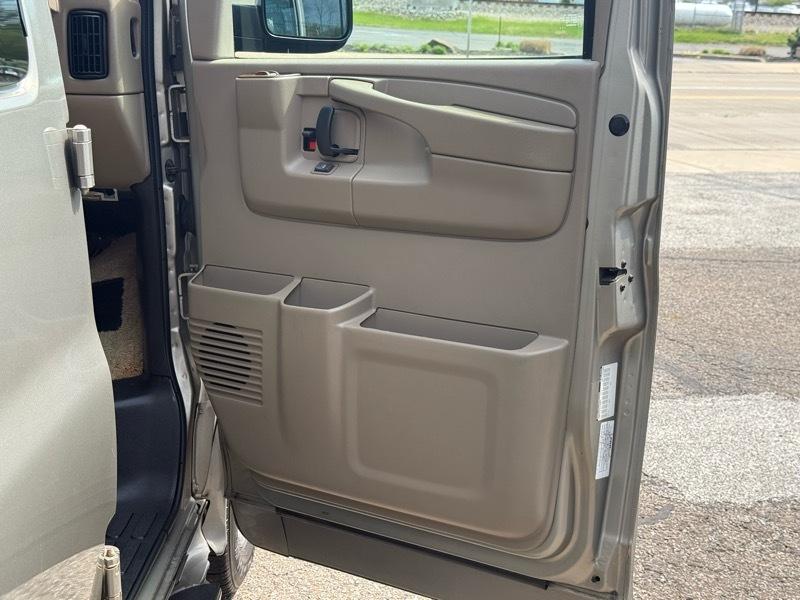 Chevrolet Express 1500 AWD Cargo 2004