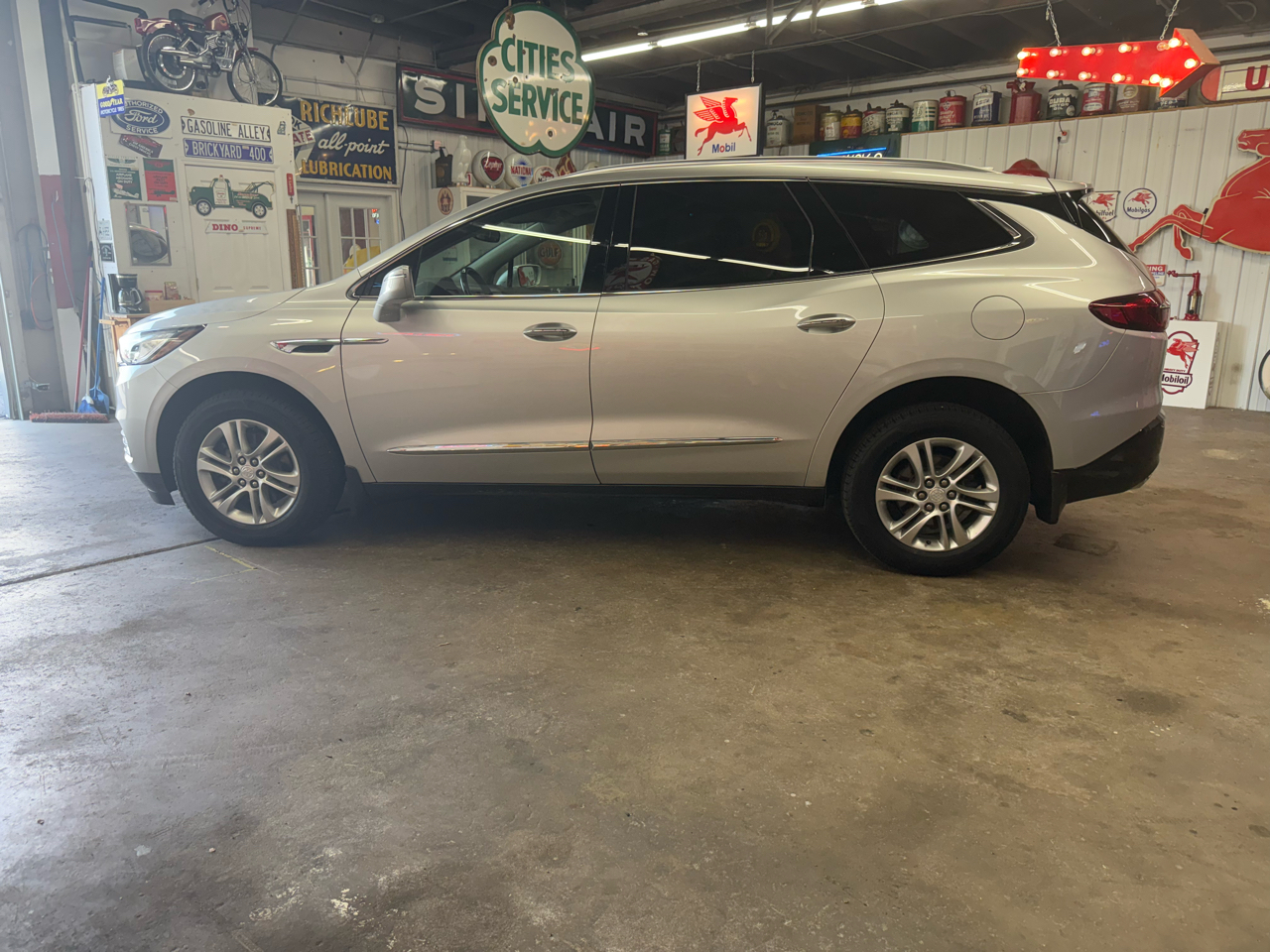 2018 Buick Enclave Premium photo 2