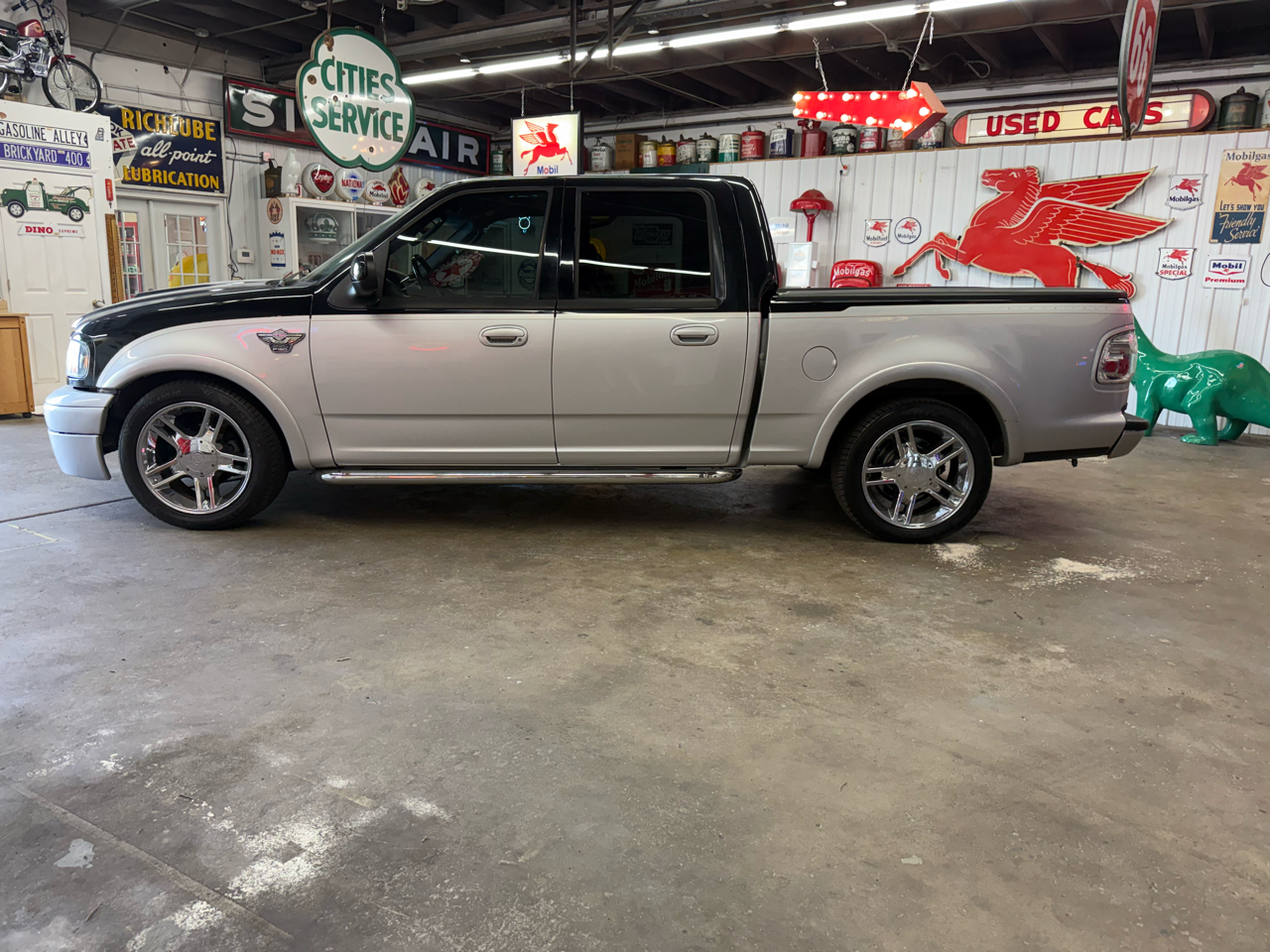 2003 Ford F-150 photo 2