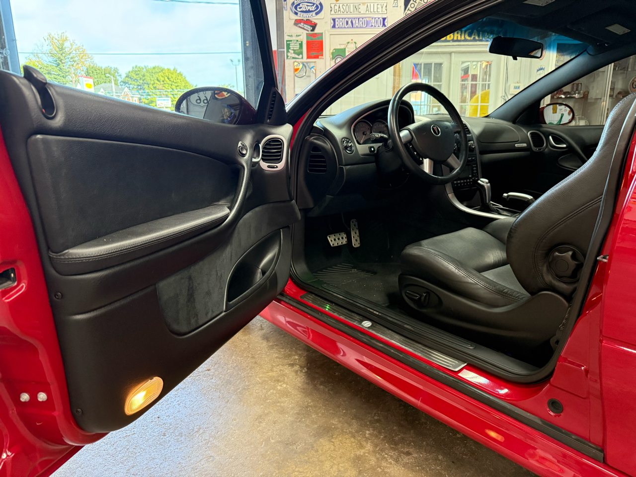 2004 Pontiac GTO photo 9