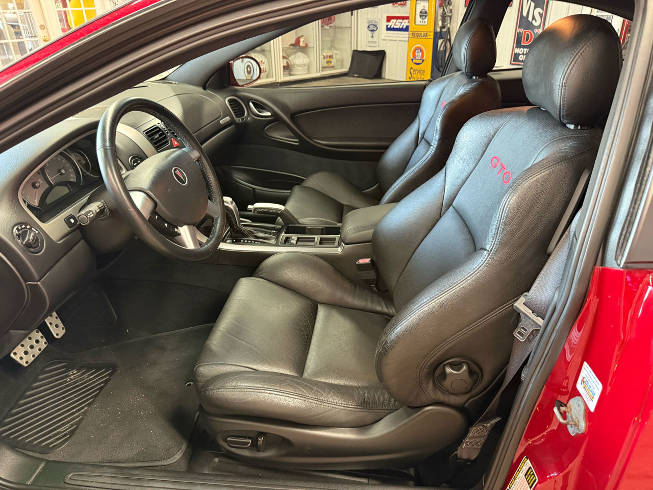 2004 Pontiac GTO photo 10