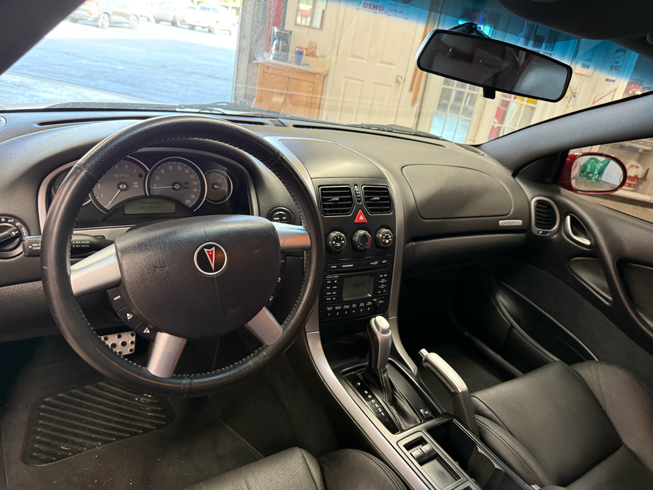 2004 Pontiac GTO photo 11