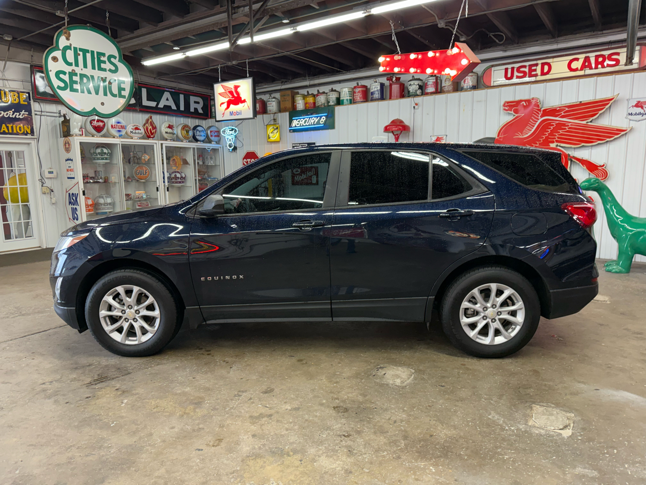 2021 Chevrolet Equinox LS photo 2