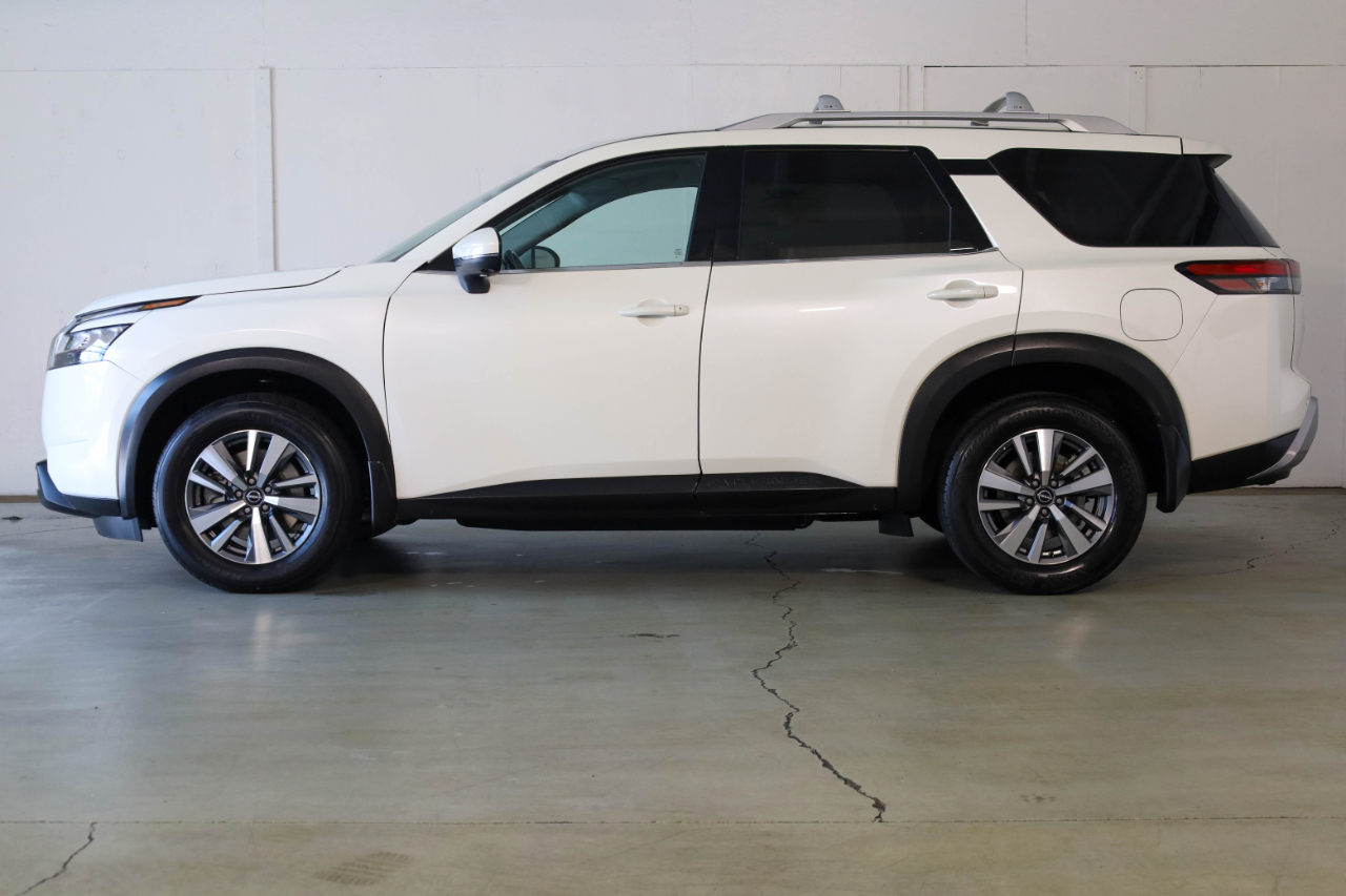 2023 Nissan Pathfinder SL photo 4
