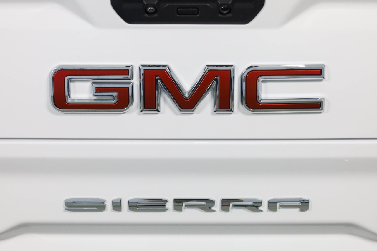 GMC Sierra 1500 4WD Crew Cab 147" AT4 2021