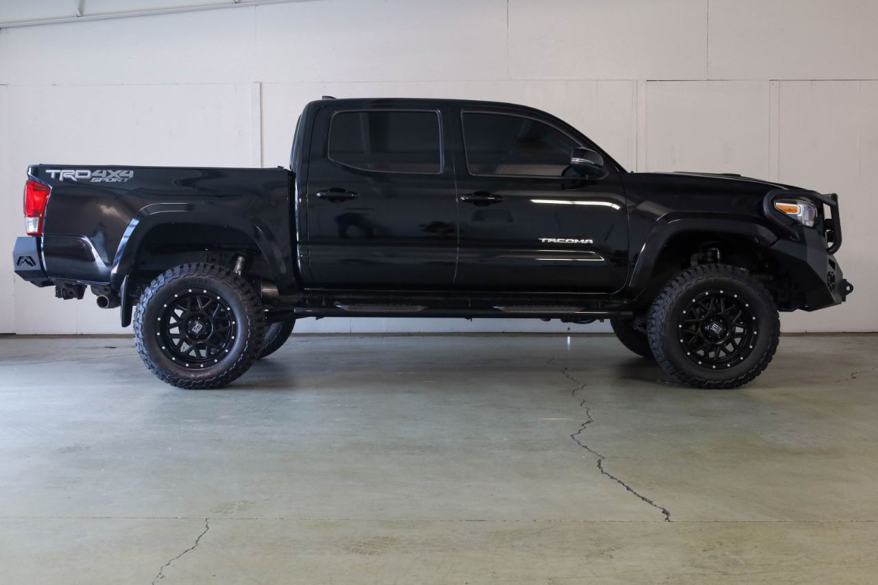 2017 Toyota Tacoma SR5 Double Cab V6 4x4 photo 3