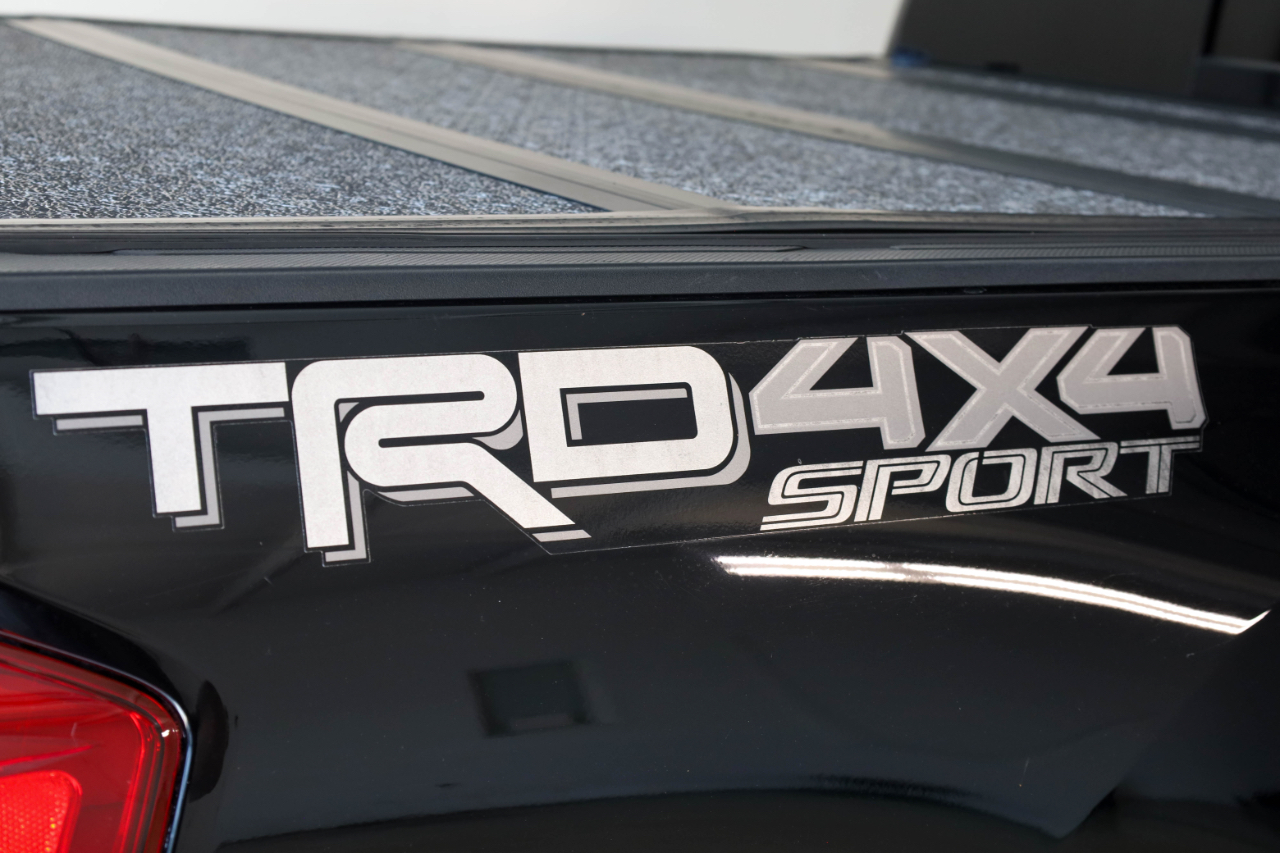 2017 Toyota Tacoma SR5 Double Cab V6 4x4 photo 8