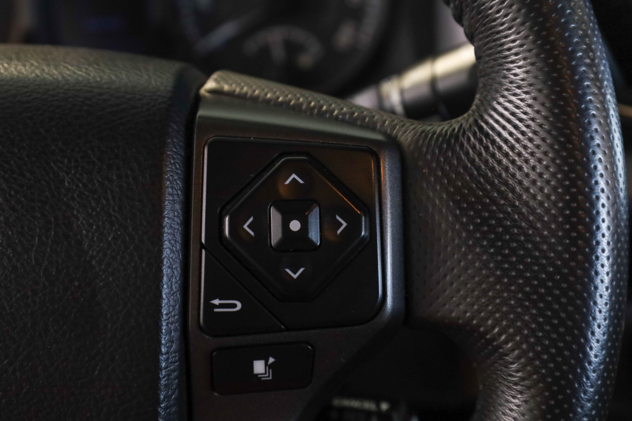 2017 Toyota Tacoma SR5 Double Cab V6 4x4 photo 32