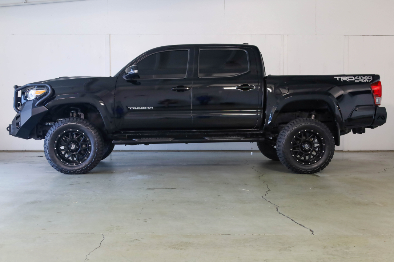 2017 Toyota Tacoma SR5 Double Cab V6 4x4 photo 5