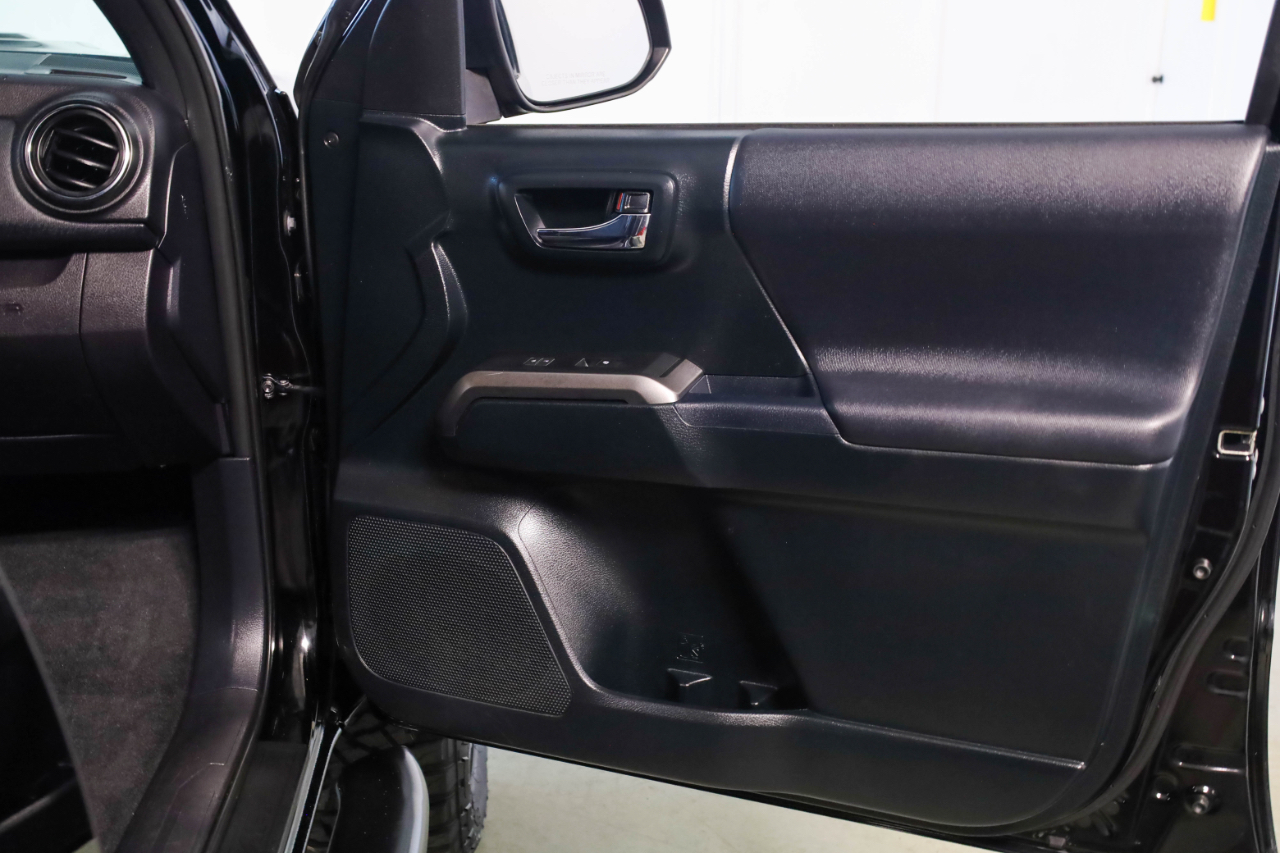 2017 Toyota Tacoma SR5 Double Cab V6 4x4 photo 40