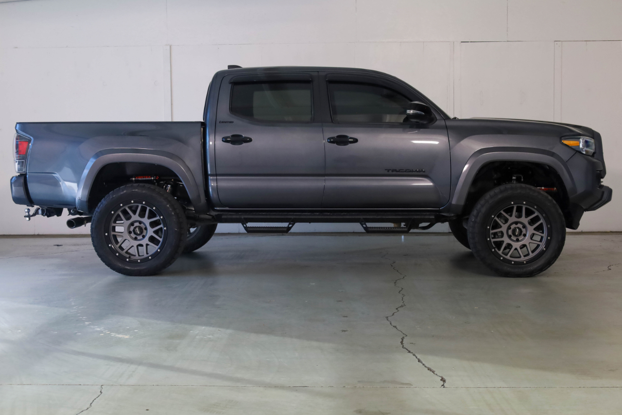 2023 Toyota Tacoma 4x4 Limited Double Cab V6 photo 3
