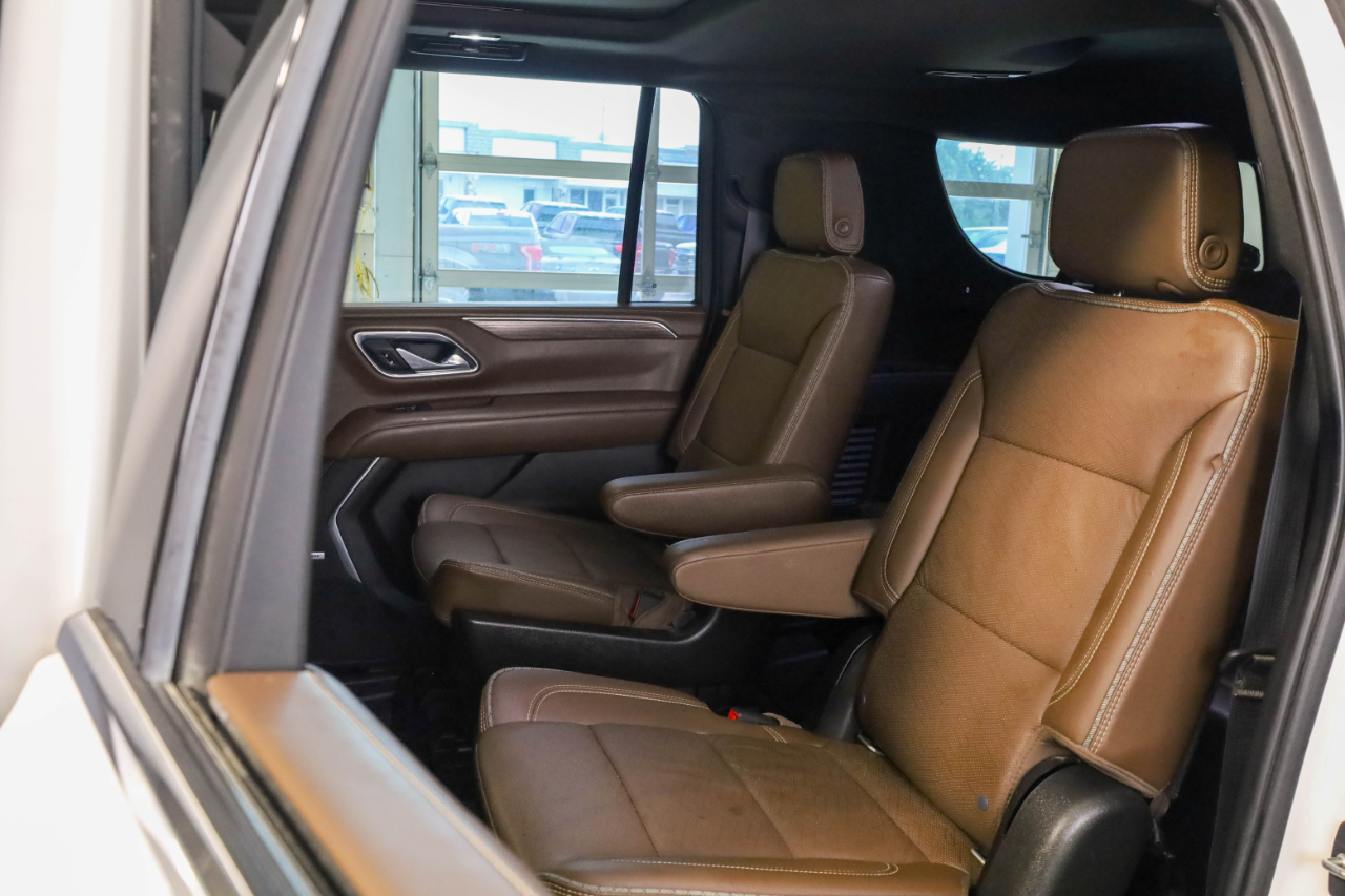 2021 Chevrolet Suburban High Country photo 3