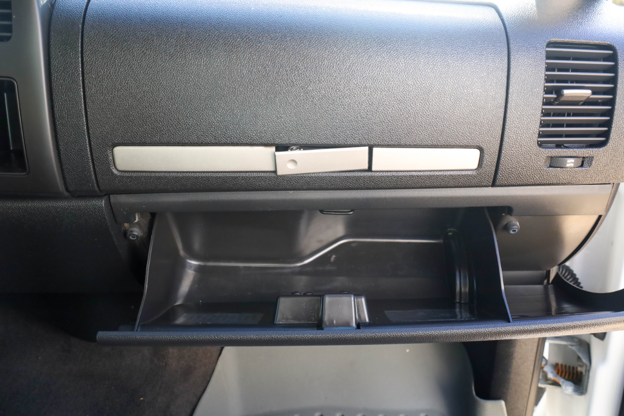 GMC Sierra 3500HD 4WD Crew Cab 167" DRW SLE 2009