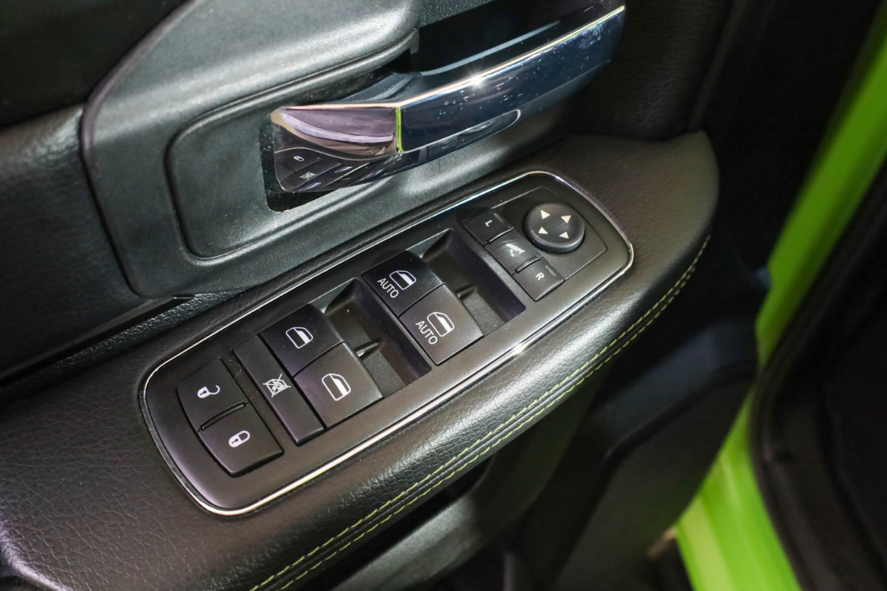 RAM 1500 Sport 4x4 Crew Cab 5'7" Box 2017