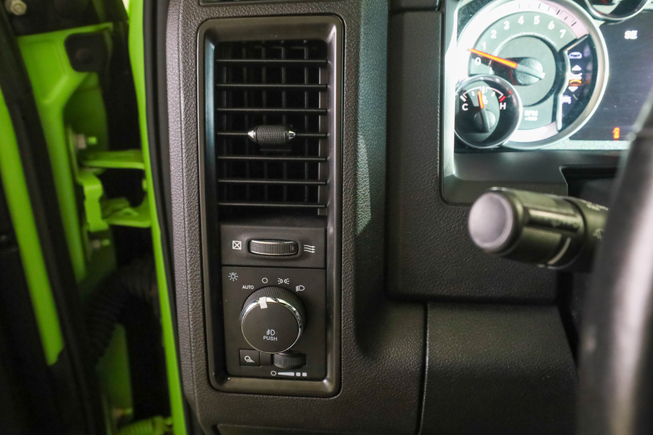 RAM 1500 Sport 4x4 Crew Cab 5'7" Box 2017