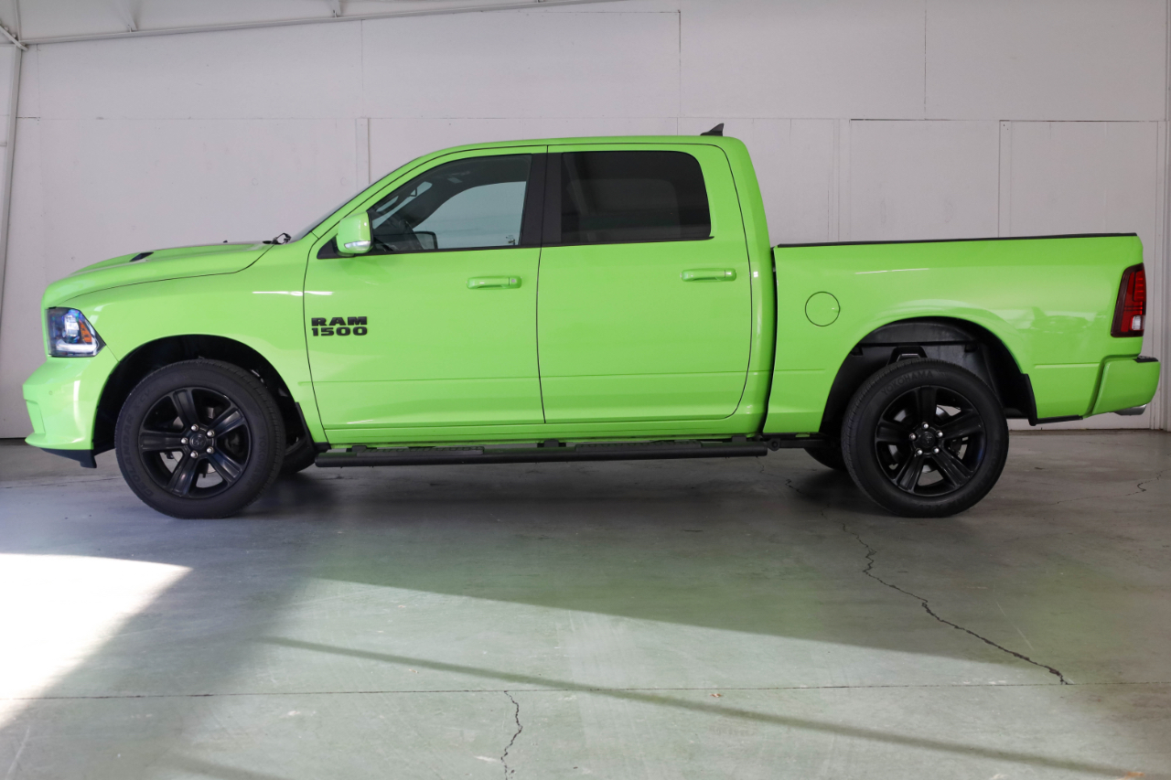 RAM 1500 Sport 4x4 Crew Cab 5'7" Box 2017