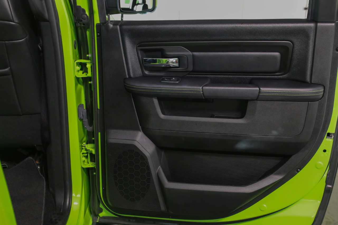 RAM 1500 Sport 4x4 Crew Cab 5'7" Box 2017