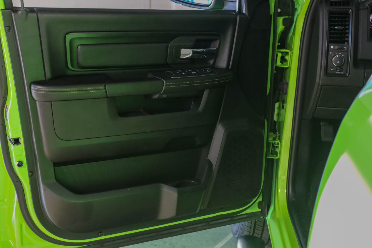 RAM 1500 Sport 4x4 Crew Cab 5'7" Box 2017