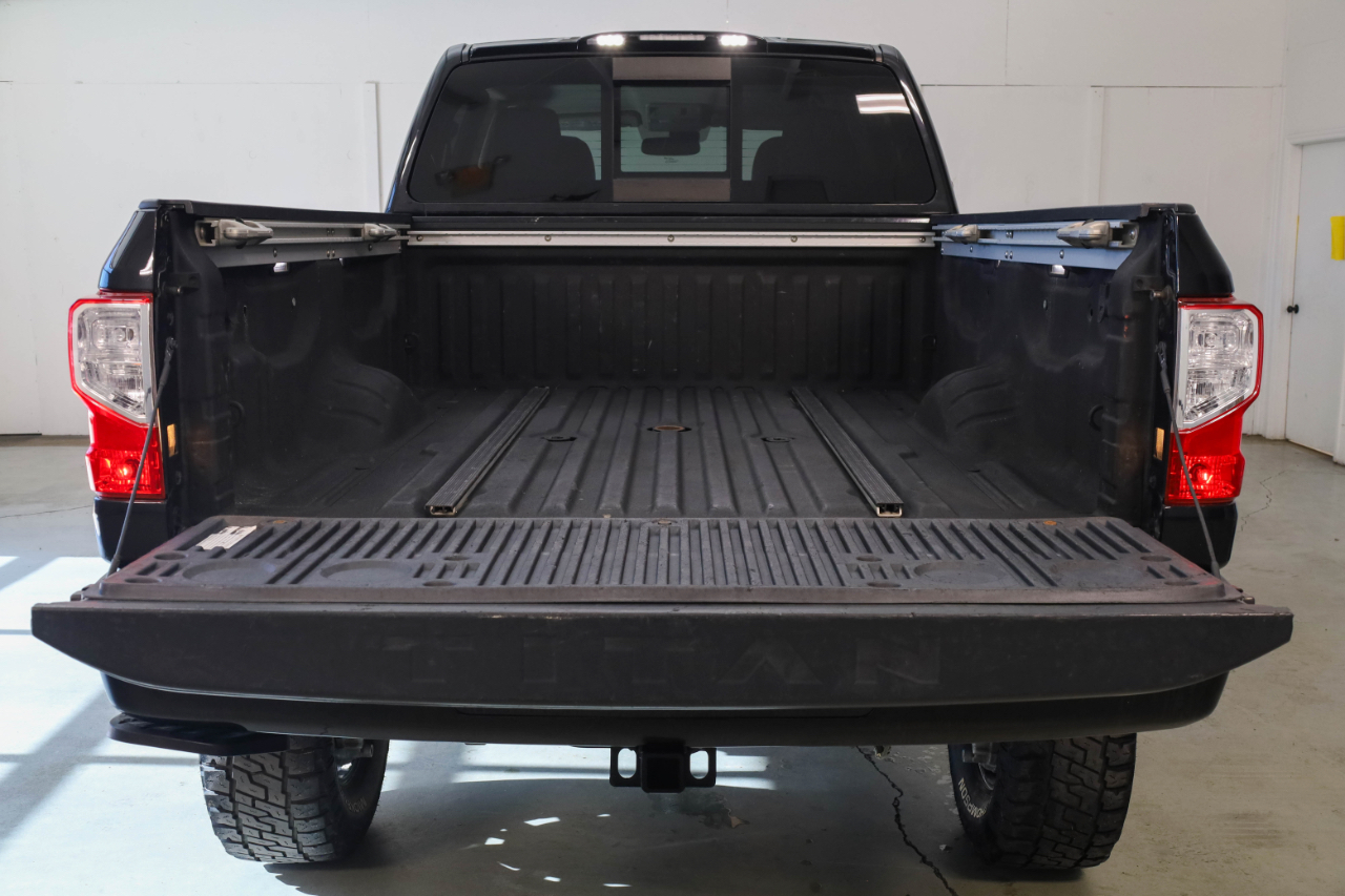 Nissan Titan XD 4x4 Gas Crew Cab PRO-4X 2019