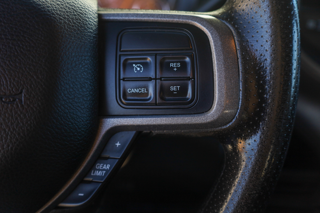 RAM 2500 Tradesman 4x4 Crew Cab 8' Box 2022