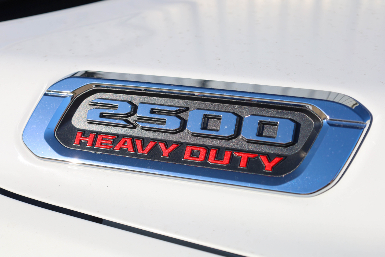 RAM 2500 Tradesman 4x4 Crew Cab 8' Box 2022