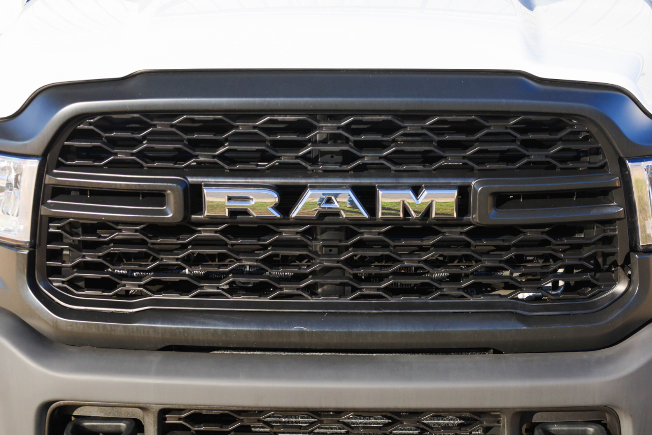 RAM 2500 Tradesman 4x4 Crew Cab 8' Box 2022