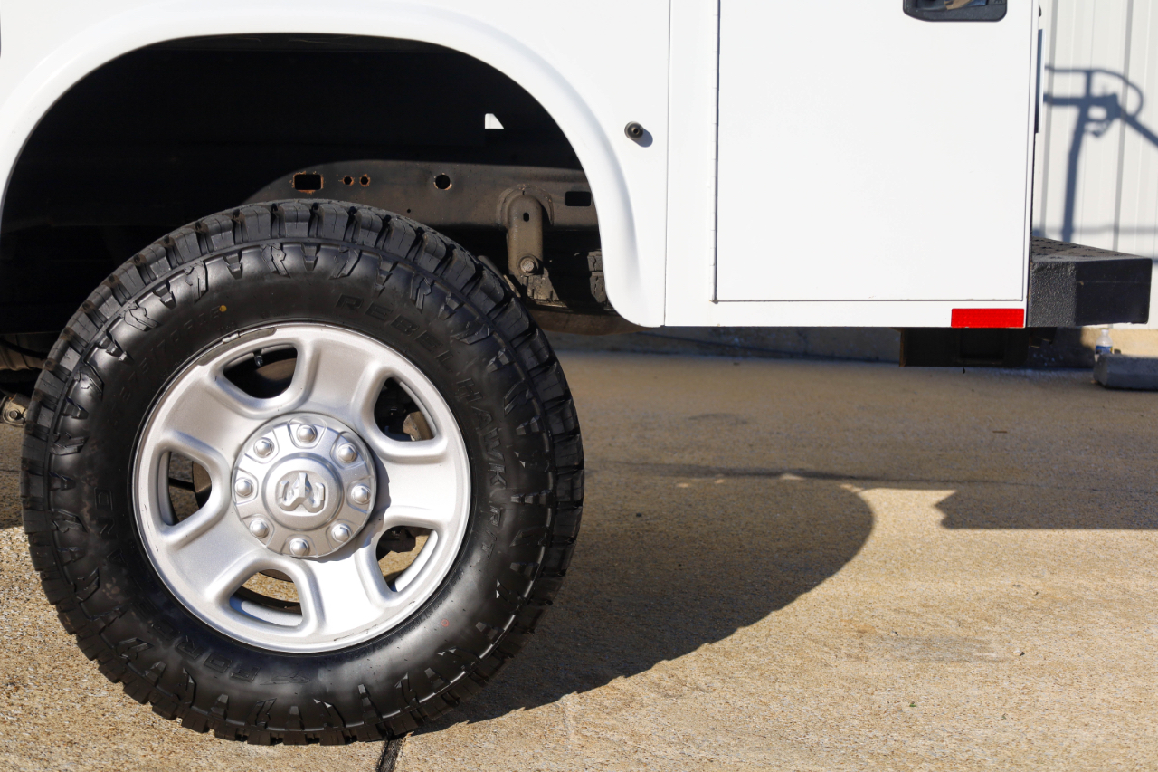 RAM 2500 Tradesman 4x4 Crew Cab 8' Box 2022