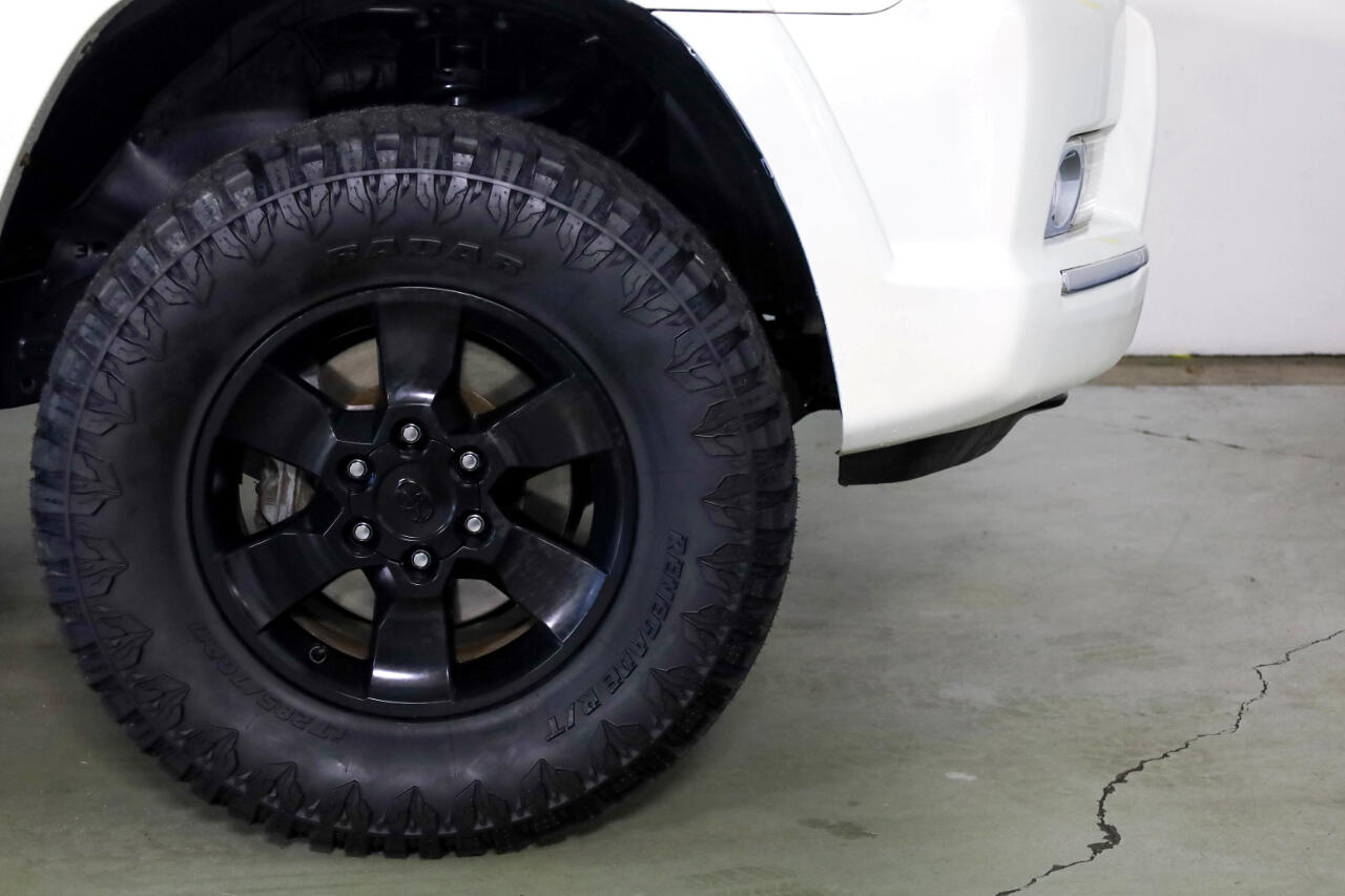 Toyota 4Runner RWD 4dr V6 SR5 (Natl) 2011