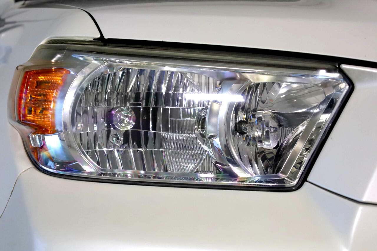 Toyota 4Runner RWD 4dr V6 SR5 (Natl) 2011