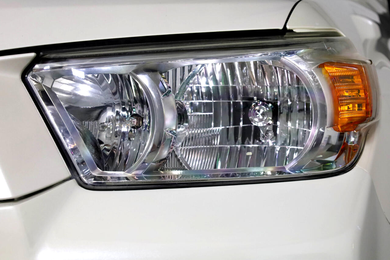 Toyota 4Runner RWD 4dr V6 SR5 (Natl) 2011