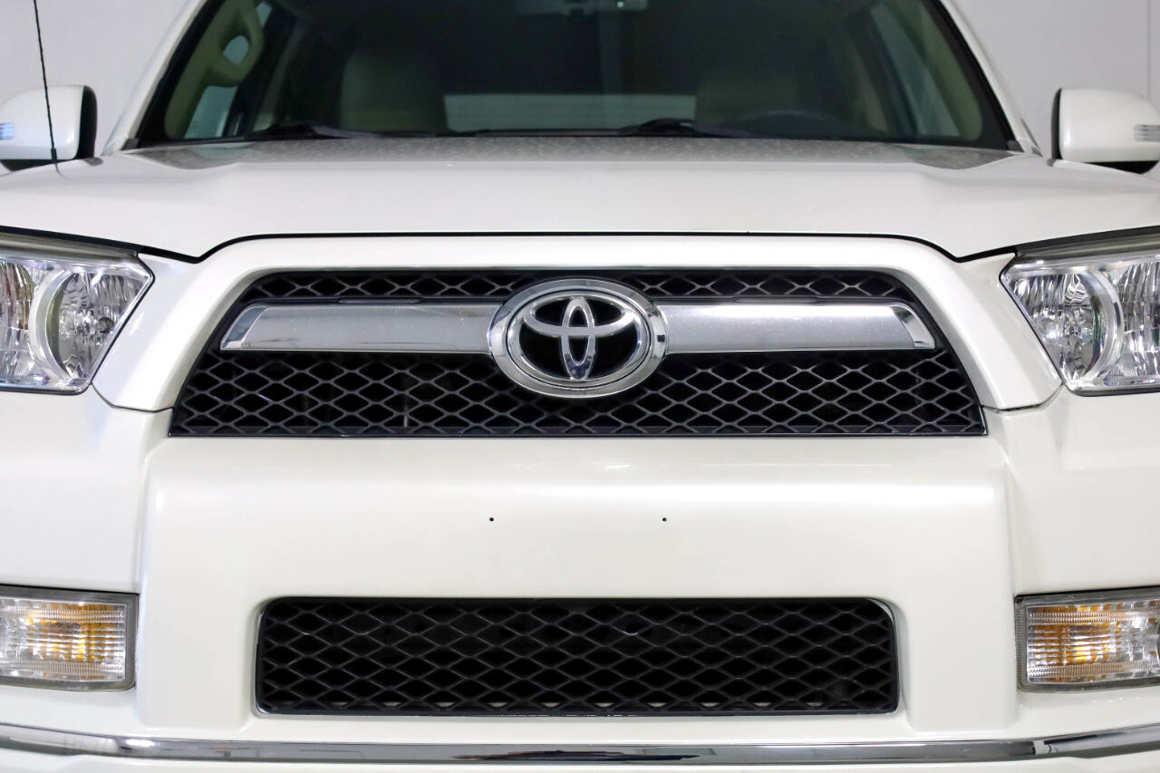 Toyota 4Runner RWD 4dr V6 SR5 (Natl) 2011