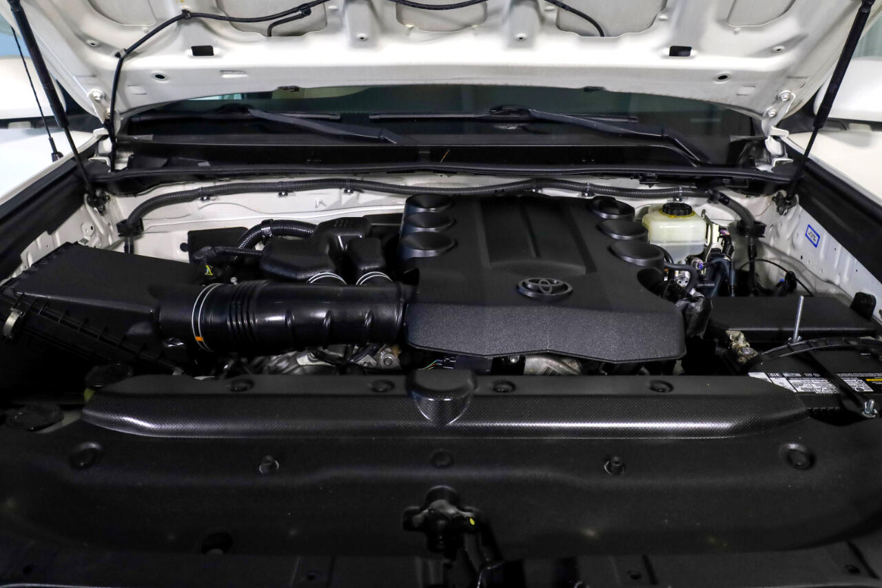 Toyota 4Runner RWD 4dr V6 SR5 (Natl) 2011