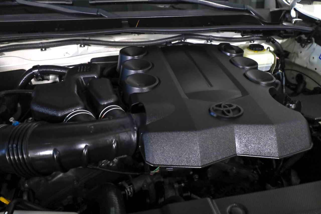 Toyota 4Runner RWD 4dr V6 SR5 (Natl) 2011