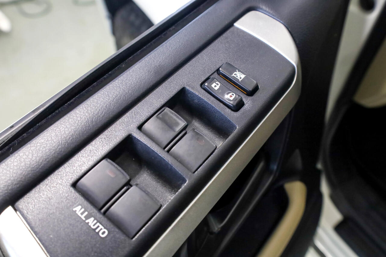 Toyota 4Runner RWD 4dr V6 SR5 (Natl) 2011