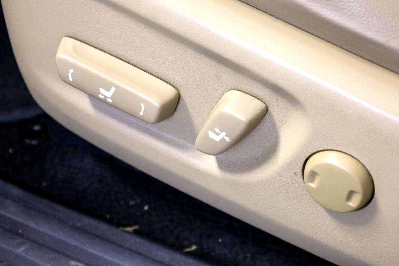 Toyota 4Runner RWD 4dr V6 SR5 (Natl) 2011